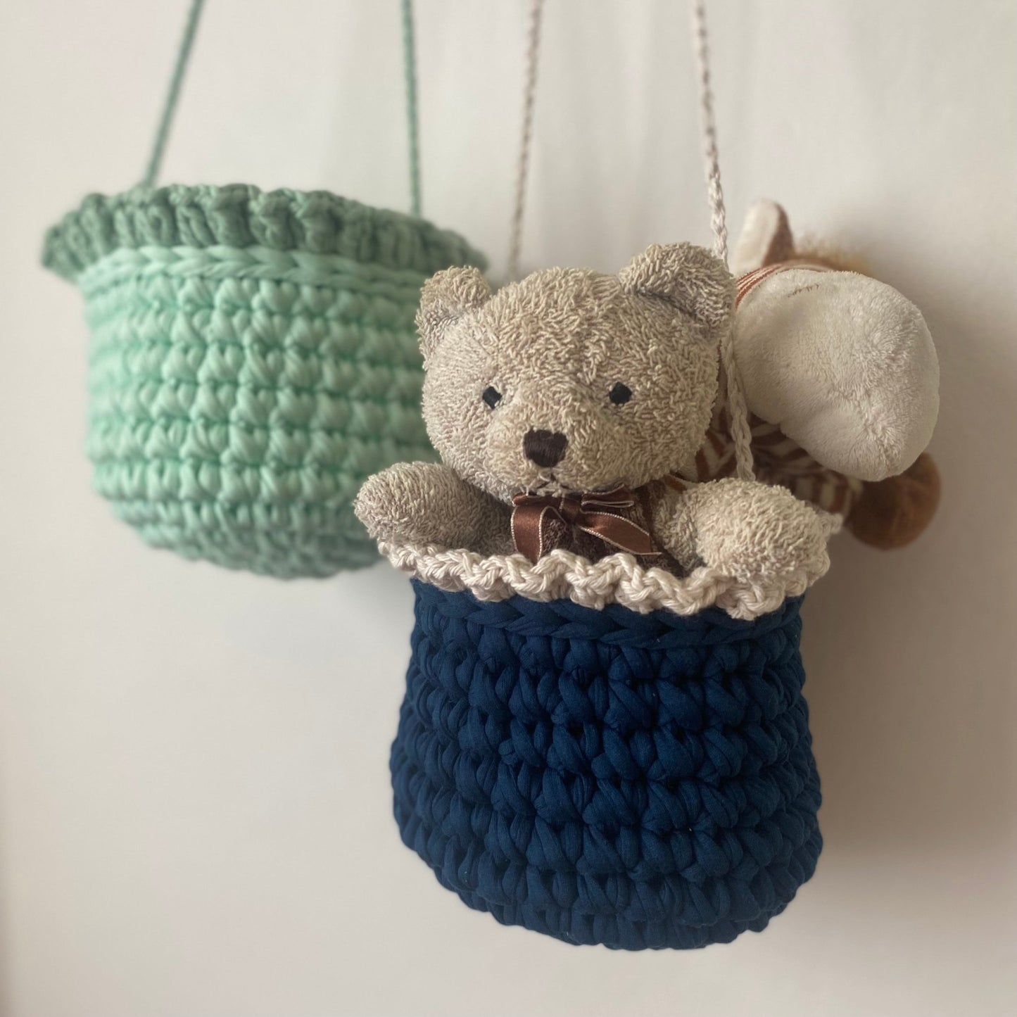 Crochet Plant Hanger, Ruffled Hanging Baskets - Looping Home