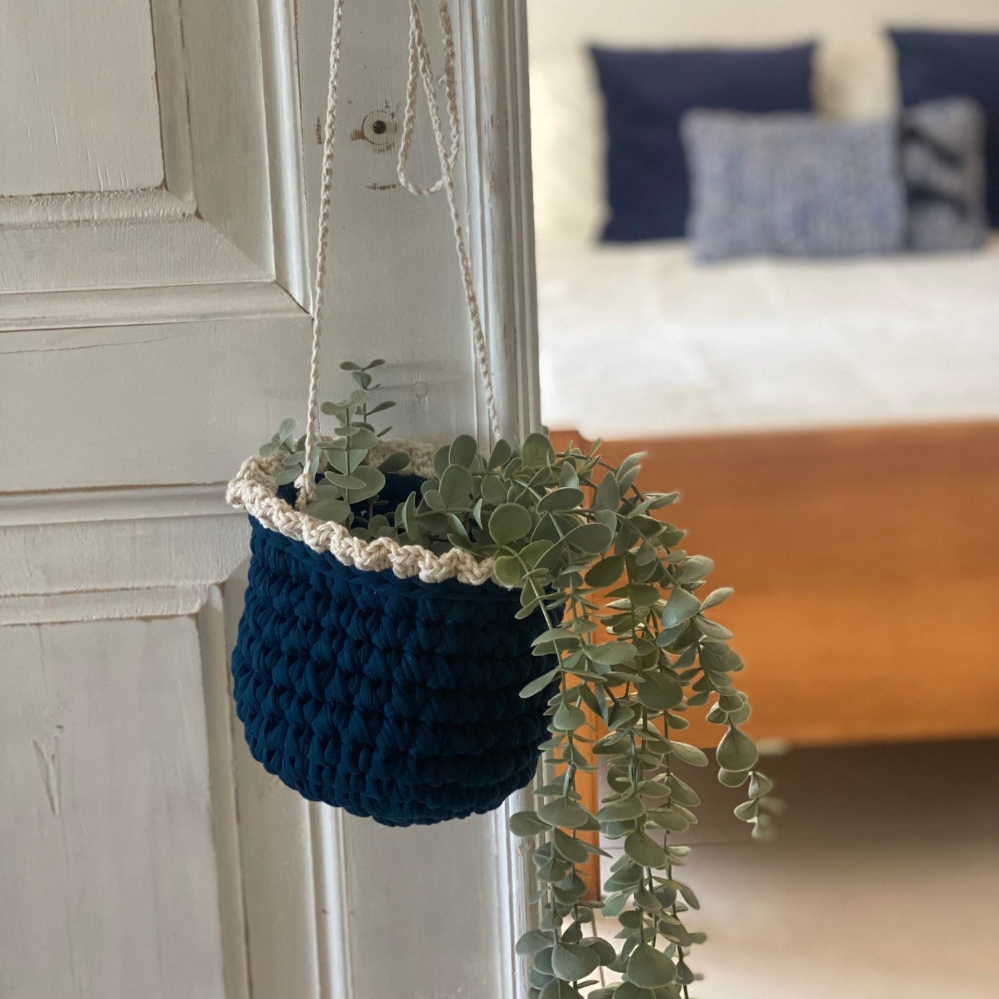 Crochet Plant Hanger, Ruffled Hanging Baskets - Looping Home