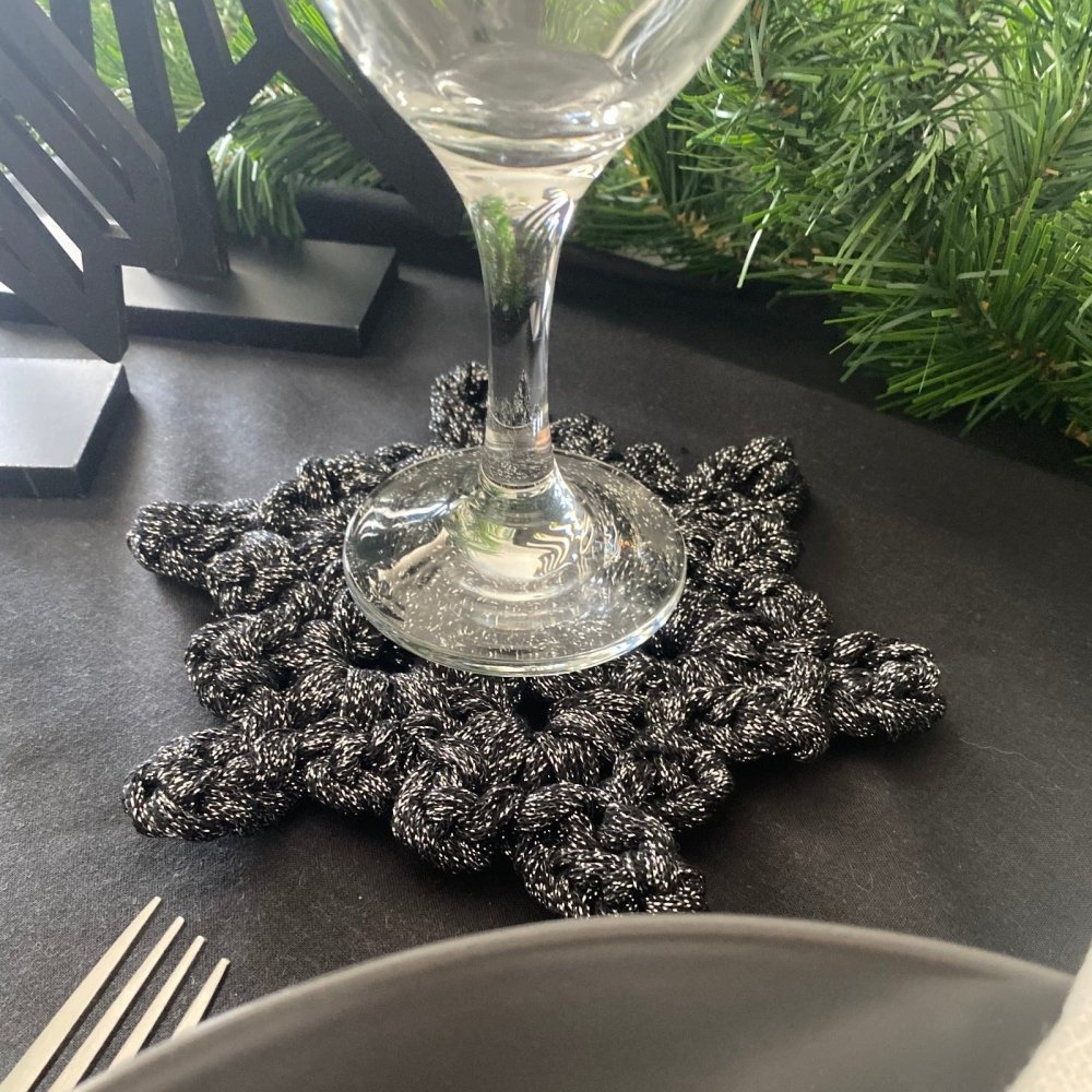 Black Sparkly Christmas Dinning Table Decor, Set of 8 pieces - Looping Home
