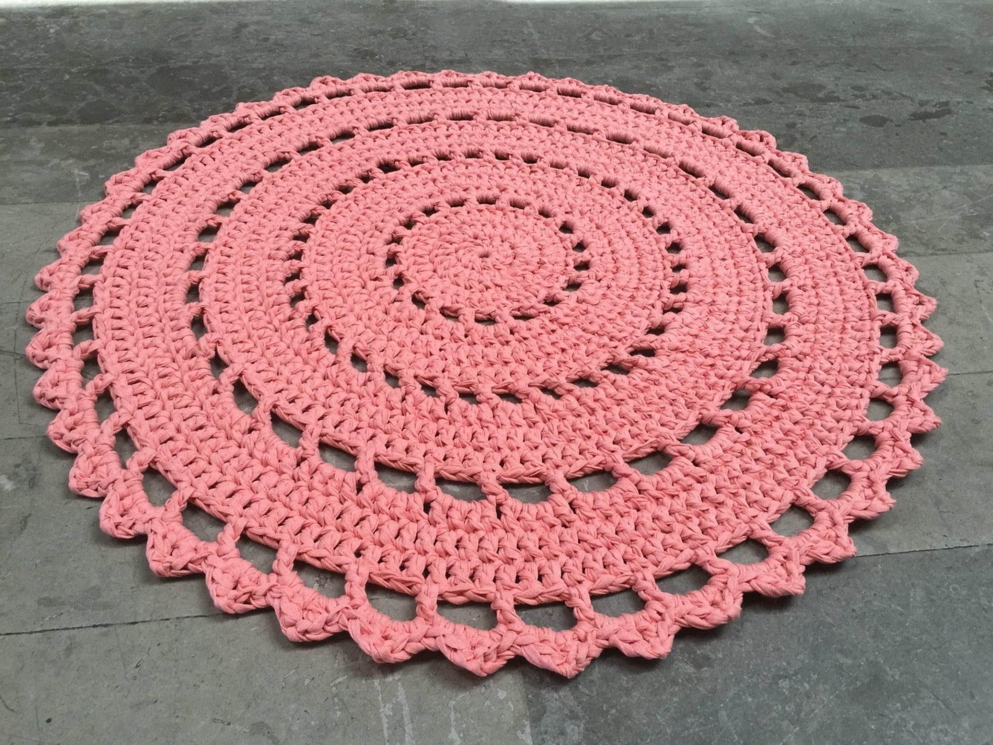 Crochet Round Doily Rug, Mandala Floor Mat - Looping Home