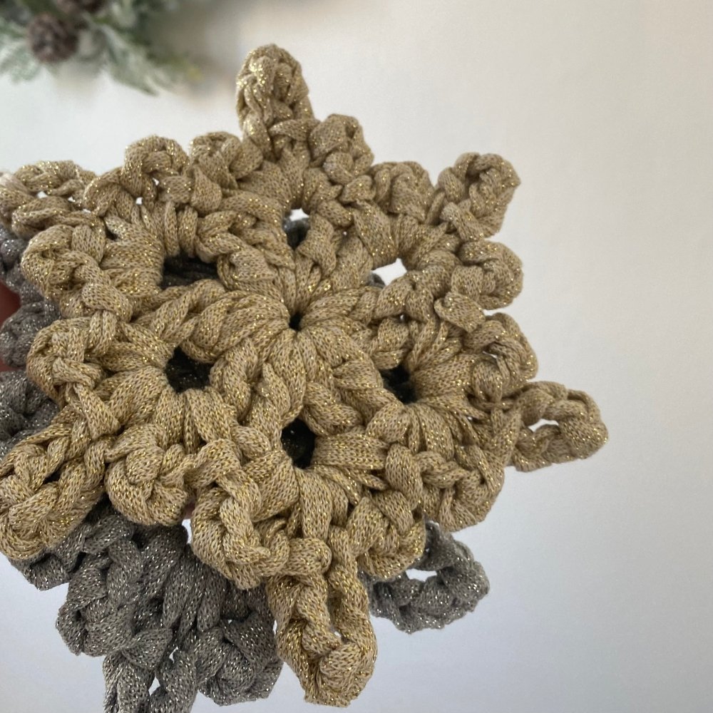 Gold Crochet Snowflake Christmas Ornament Set - Looping Home
