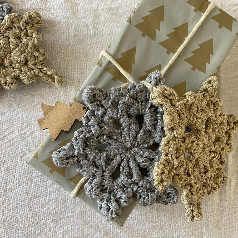Gold Crochet Snowflake Christmas Ornament Set - Looping Home