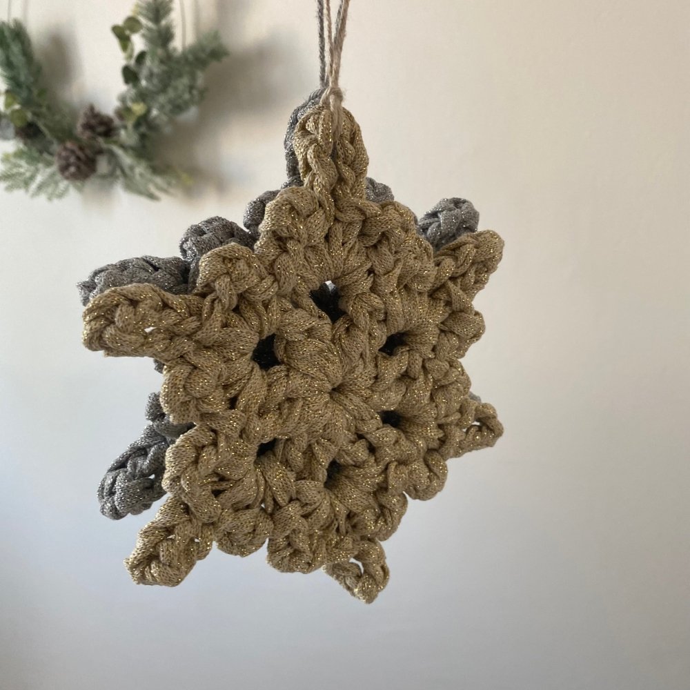 Gold Crochet Snowflake Christmas Ornament Set - Looping Home