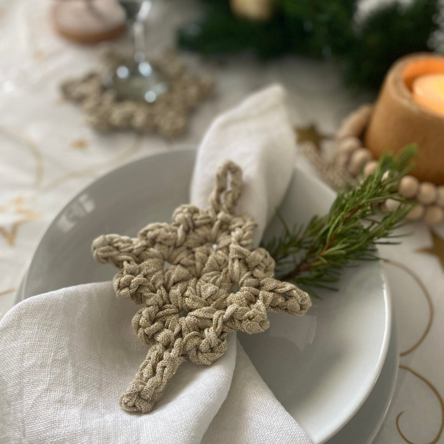 Gold Sparkly Christmas Table Decor -Set of 8 pieces - Looping Home
