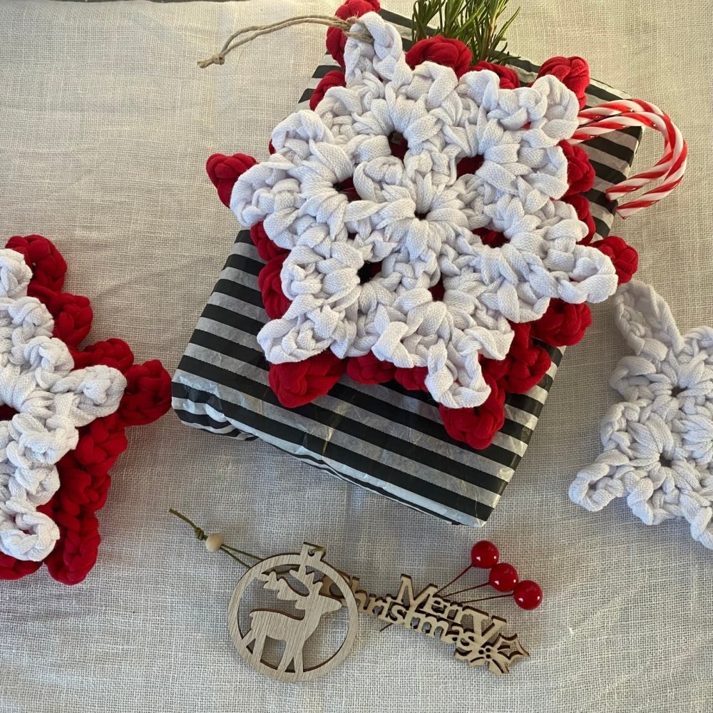 Large Crochet Snowflake Christmas Decorations Set - Looping Home