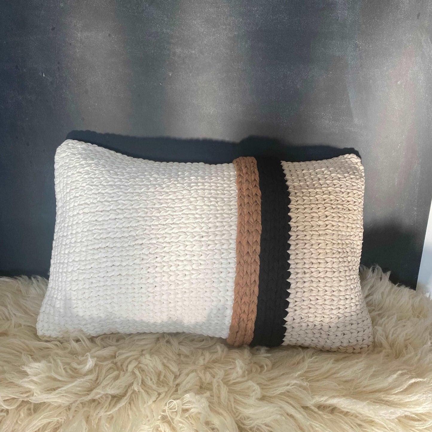 Minimalist Knitted Pillowcover - Looping Home