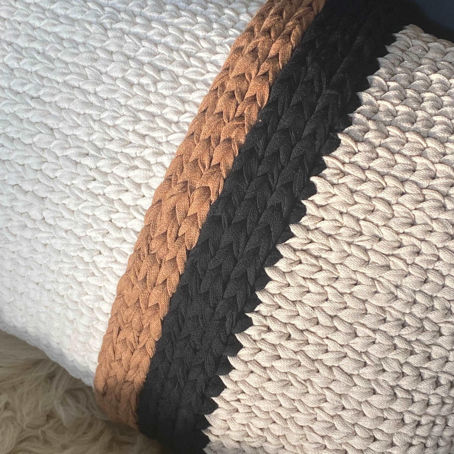 Minimalist Knitted Pillowcover - Looping Home