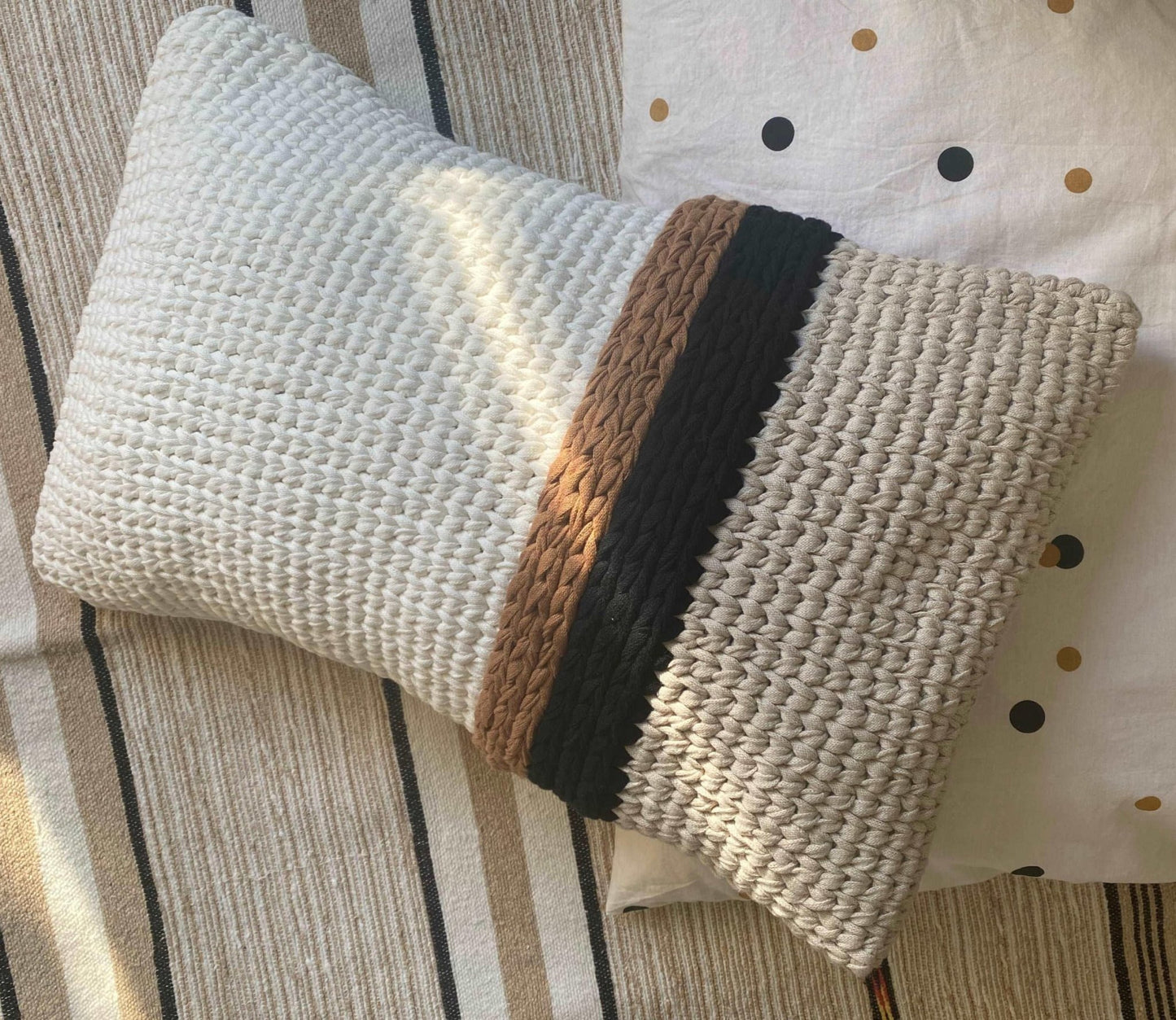 Minimalist Knitted Pillowcover - Looping Home