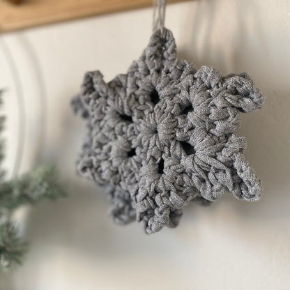 Silver Crochet Snowflake Christmas Ornament Set - Looping Home