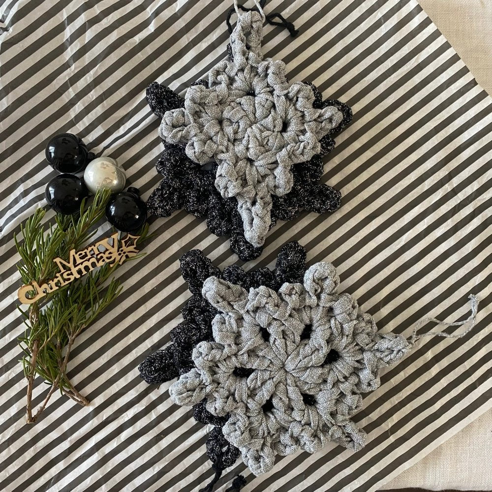 Silver Crochet Snowflake Christmas Ornament Set - Looping Home