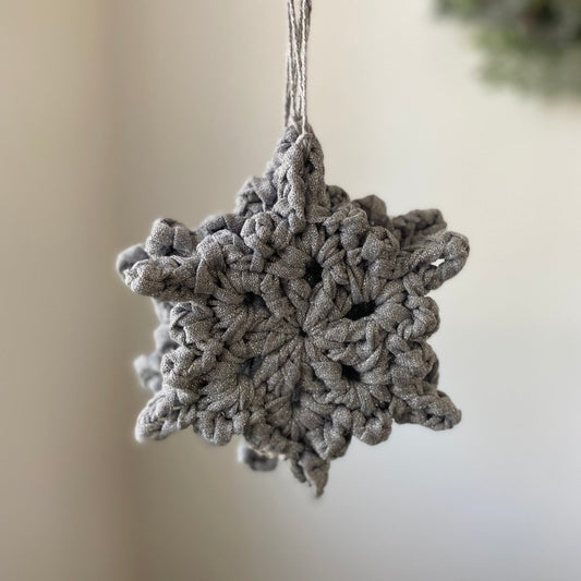 Silver Crochet Snowflake Christmas Ornament Set - Looping Home