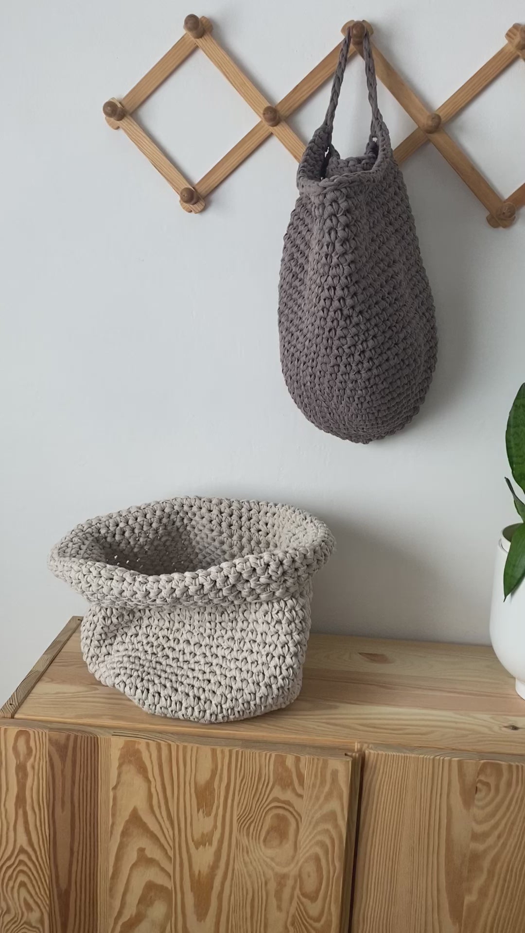video of crochet wall hanging baskets by looping home