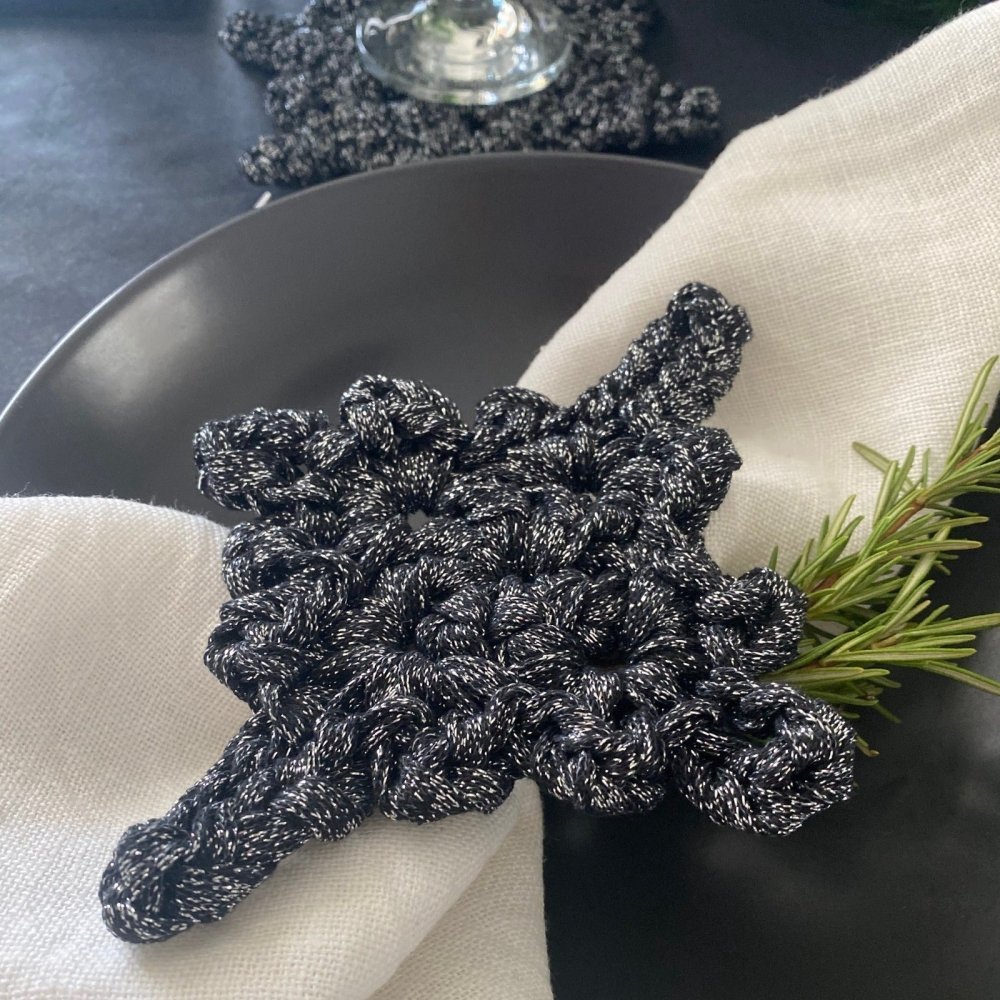 Black Sparkly Christmas Dinning Table Decor, Set of 8 pieces - Looping Home