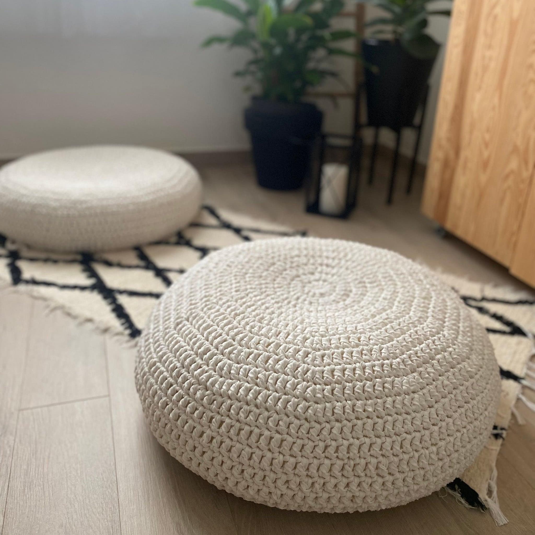 Floor best sale pouf chair